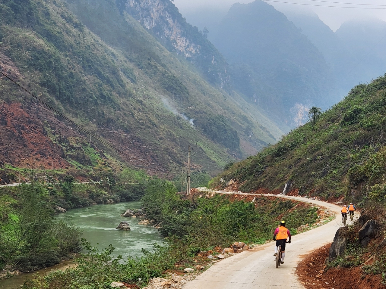 Northeast MTB Expedition – Conquer the Roads of Mong Cai, Cao Bang, and Ha Giang 15 Days